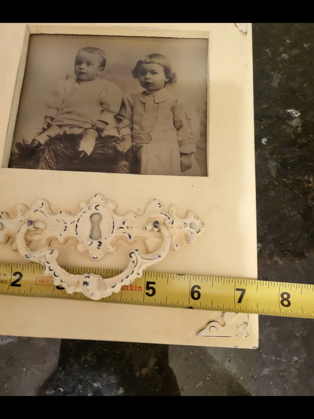 Vintage-Inspired Ornate Distressed Cream Decorative Photo Frame